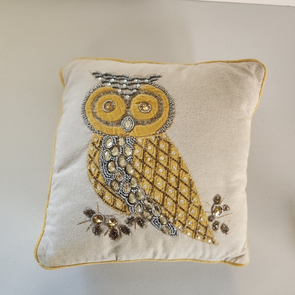 Pier 1 Imports Beaded Jeweled Embroidered Owl Pillow 14" x 14" Yellow Silver - Picture 2 of 9